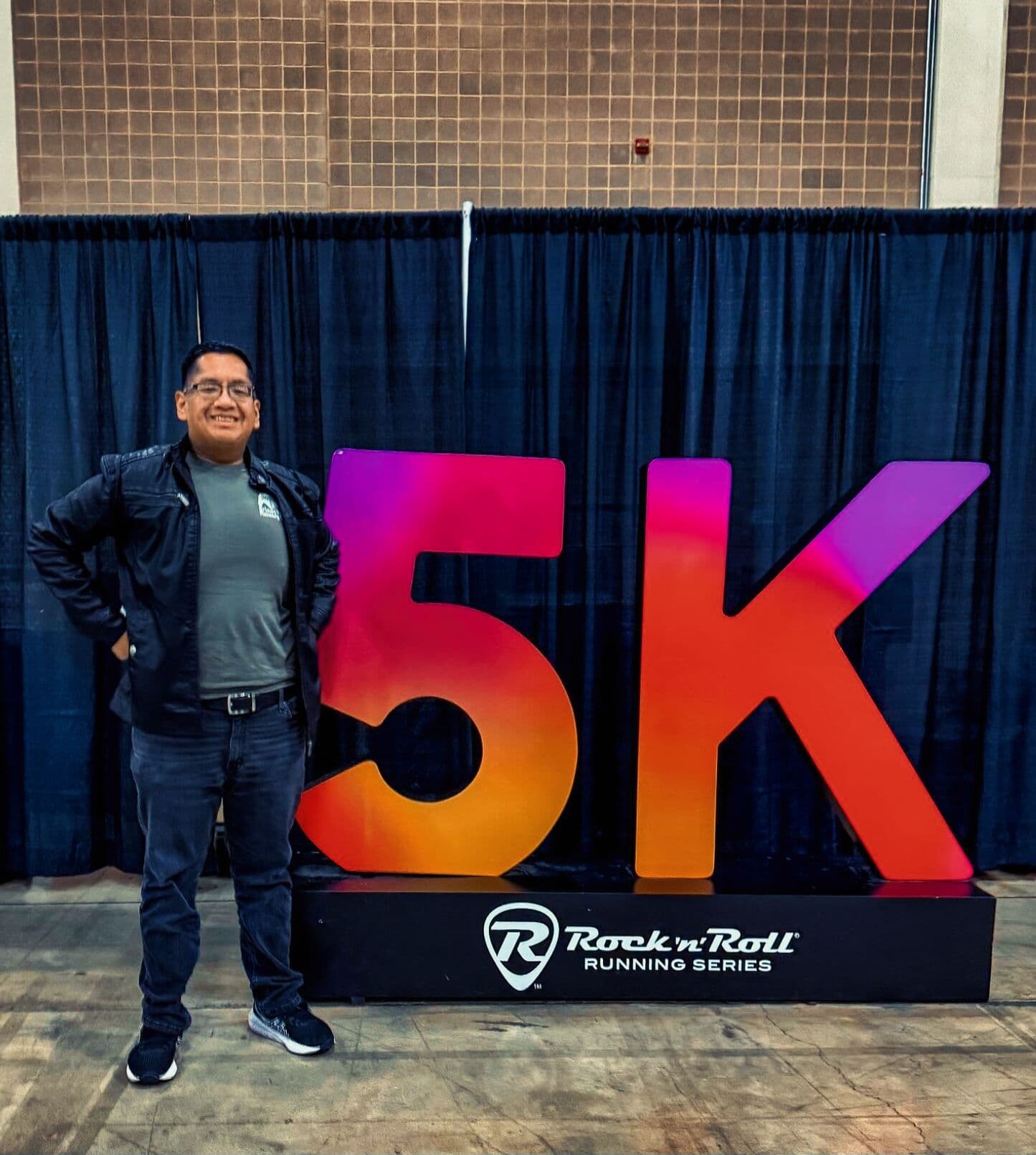 Runner tying shoes before race
